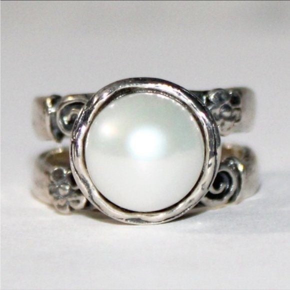 Opulenza Sterling Silver Cultured Pearl Ring.  Size 7 - Picture 5 of 9